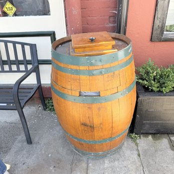Jacksonville  Oregon - Trash can - Historical Tours Near Me