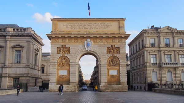Arc de Triomphe by null