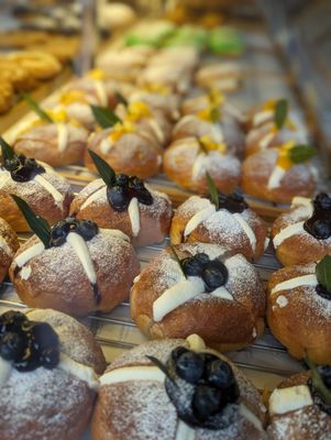 Paris Baguette by null