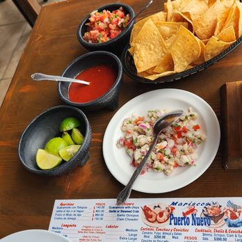 Mariscos Puerto Nuevo - Tortillas with ceviche and pico de gallo and salsa - Mexican Near Me - Puerto Nuevo, BCN Mariscos Puerto Nuevo - Tortillas with ceviche and pico de gallo and salsa - Mexican Near Me - Puerto Nuevo, BCN