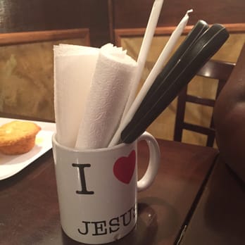 Catfish Cafe - Beat up silverware, odd way to give utensils and napkins - Soul Food Near Me - Jamaica, New York