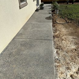 Walkway on the side of the house Walkway on the side of the house