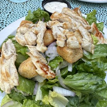Charlotte Beer Garden - Garden Salad with Chicken - Beer Gardens Near Me - Charlotte, North Carolina Charlotte Beer Garden - Garden Salad with Chicken - Beer Gardens Near Me - Charlotte, North Carolina