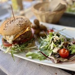 La Femme du Boulanger - Burger lunch special. Delicious!