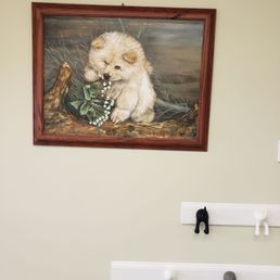 Bessie not only grooms amazingly, she paints! all art work hung up is painted by her Bessie not only grooms amazingly, she paints! all art work hung up is painted by her