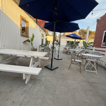 Bluestone Lane - The outdoor patio is spacious and perfect for anytime - Coffee & Tea Near Me - Orange, California