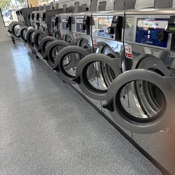 PureSpin Laundromat - Very clean inside - Laundromat Near Me - Corona, California