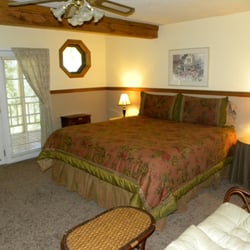 Berkshire Inn - *King size bedroom with a private bathroom