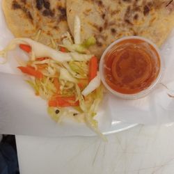 DINA'S TACOS - Pupusas