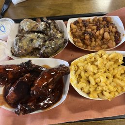 Smoked chicken wings with Parmesan Garlic sauce and spicy BBQ sauce along with smoked Mac n cheese and shanty beans!!