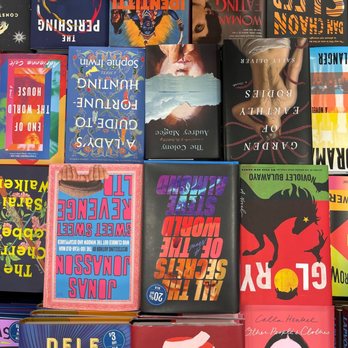 Barnes & Noble - Bookstores Near Me - Oak Brook, Illinois