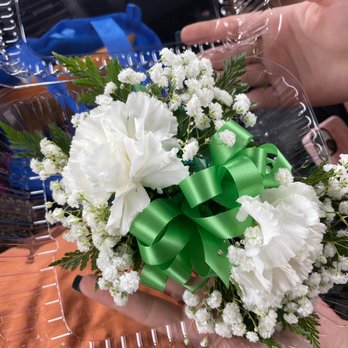 Hilo Airport Flowers - Two sided corsage - Florists Near Me - Hilo, Hawaii Hilo Airport Flowers - Two sided corsage - Florists Near Me - Hilo, Hawaii