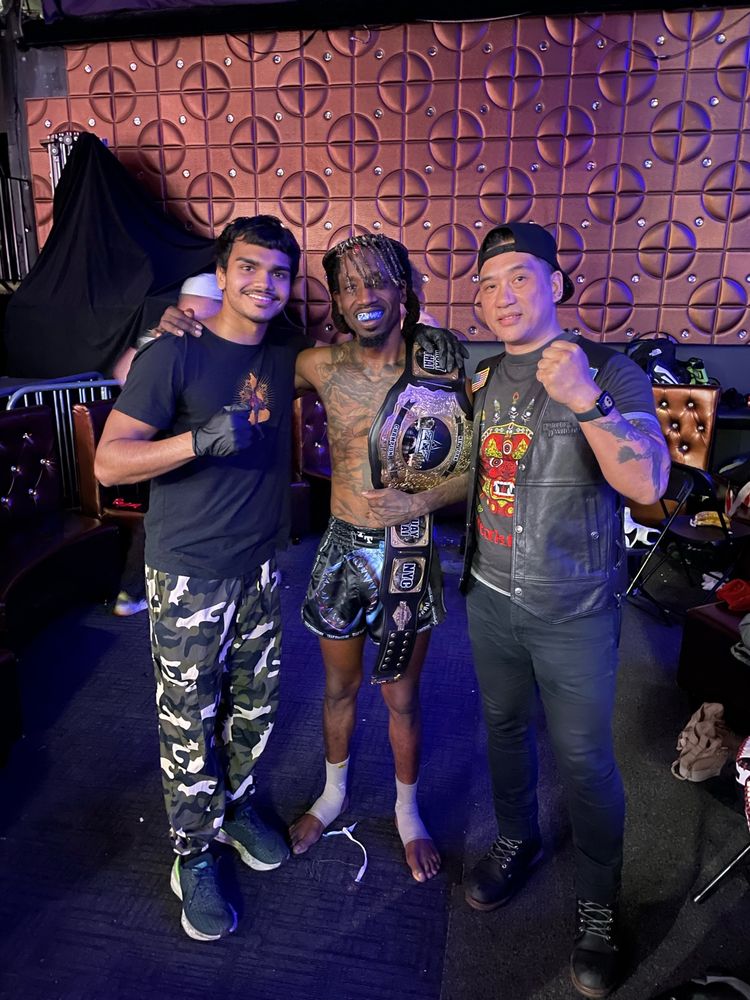 Coach Mike Muay Thai  Logo