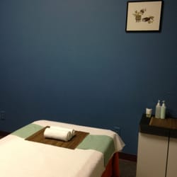 Pure Time Massage - Surf is too far away? Come on now for a cool feeling massage room.