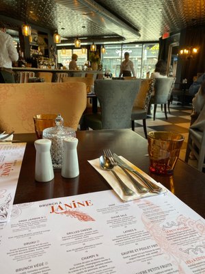 Janine Café-Brunch by null