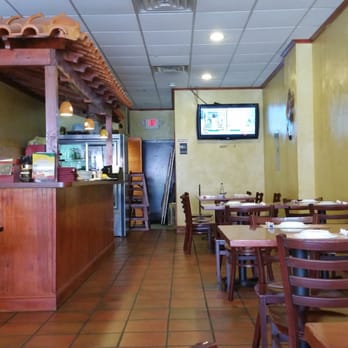 Backyard Grill - Indoor seating. Small, cozy spot. - Barbeque Near Me - Kenilworth, New Jersey