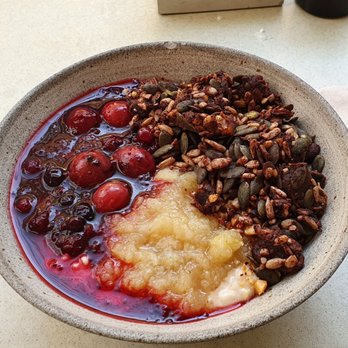 Ændrè - Porridge mit Apfelmus, Nussmischung, Beeren - Cafes Near Me - Hamburg, HH Ændrè - Porridge mit Apfelmus, Nussmischung, Beeren - Cafes Near Me - Hamburg, HH