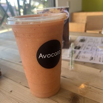 Avocato Cocina Creativa - Strawberry and mango smoothie - Mexican Near Me - Puerto Peñasco, SON