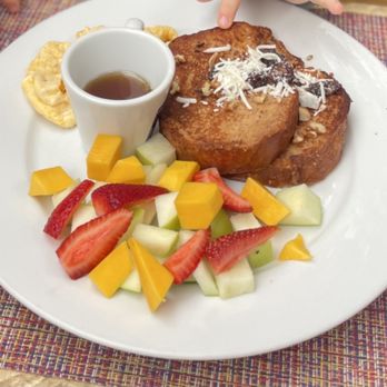 La Flor de la Calabaza - Pan Francés Infantil con Huevo y Fruta.  French Toast with Egg and Fresh Fruit. - Breakfast & Brunch Near Me - Ensenada, BCN