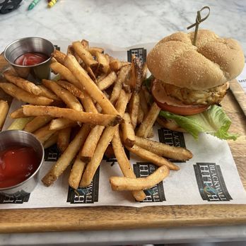 Blackwall Hitch - Crab Cake Sandwich - Seafood Near Me - Alexandria, Virginia