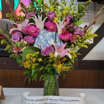 Flower Art - One of the beautiful arrangements for my husband's memorial, donated by friends in Germany. - Florists Near Me - North Las Vegas, Nevada Flower Art - One of the beautiful arrangements for my husband's memorial, donated by friends in Germany. - Florists Near Me - North Las Vegas, Nevada