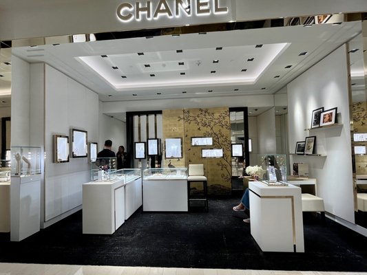 Neiman Marcus by null