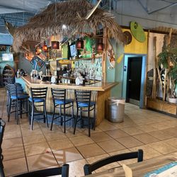 Jimmy Hula's - Empty restaurant pic.