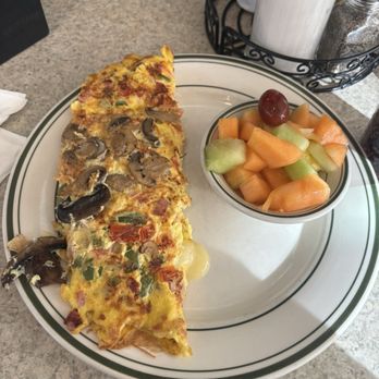 Starlite Diner - The Ultimate Omelette - Diners Near Me - Allentown, Pennsylvania