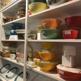 Huge selection of old pirex dishes. Huge selection of old pirex dishes.
