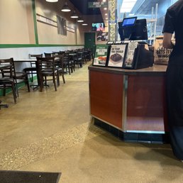 Empty on. Saturday at 9:47pm.... Been here since 9:20 pm