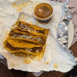 Burrito Houz - Birria tacos