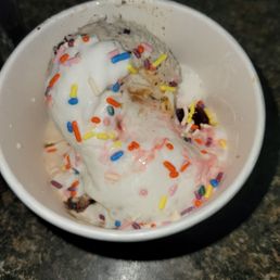 $5.99 Two scoop Sunday from Baskin Robbin on Foresthill Ave $5.99 Two scoop Sunday from Baskin Robbin on Foresthill Ave
