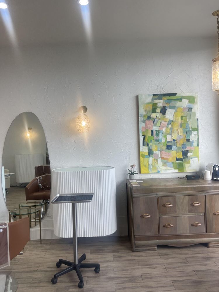 The Avenue Hair and Skin Studio Logo