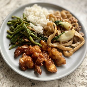 Shan Dong - Shan Dong Chicken, Dry Braised Green Beans, Deluxe Combination Chow Mein with Handpulled Noodles - Chinese Near Me - Oakland, California Shan Dong - Shan Dong Chicken, Dry Braised Green Beans, Deluxe Combination Chow Mein with Handpulled Noodles - Chinese Near Me - Oakland, California