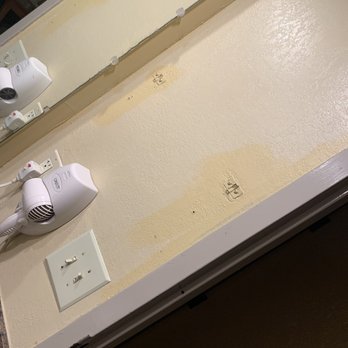 Econo Lodge - Bathroom - Hotels Near Me - Darien, Georgia Econo Lodge - Bathroom - Hotels Near Me - Darien, Georgia