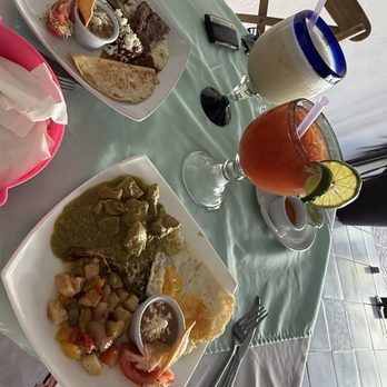 Eddie's Place - Breakfast Brunch con puerco en salsa verde y arrachera con enchilada y quesadilla todo riquísimo. - Mexican Near Me - Nuevo Vallarta, NAY Eddie's Place - Breakfast Brunch con puerco en salsa verde y arrachera con enchilada y quesadilla todo riquísimo. - Mexican Near Me - Nuevo Vallarta, NAY
