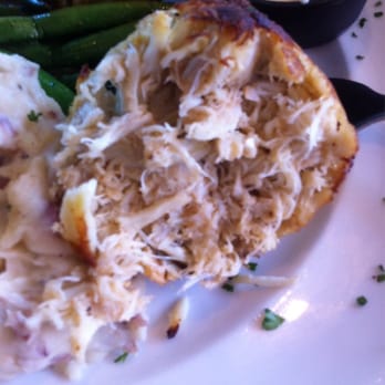 Oceans & Ale - Inside of the crab cake.... The real deal - Seafood Near Me - Williamsburg, Virginia