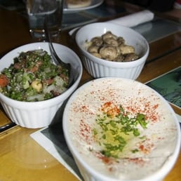 Tabouli, marinated mushrooms and hummus