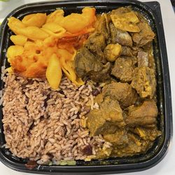Jamaican Breeze - What I received: rice & peas, Mac & cheese and curried goat. The only thing was correct was the rice.