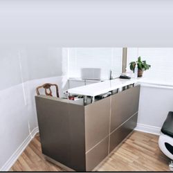 Toronto Beauty Clinic - Receptionist Desk