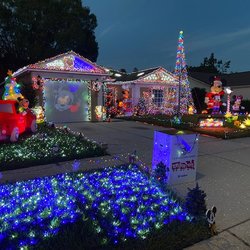 Streamside Drive Christmas Light
