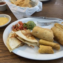 Xavier Tex Mex & Bar