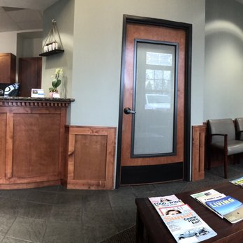 Ramillosa R Anthony, DDS - Front desk / waiting area. - Periodontists Near Me - Salem, Oregon