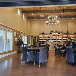 Jeff Runquist Winery & Tasting Room - Tasting room in the back that extend to the patio.
