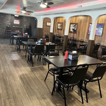 Duff's Famous Wings - American Near Me - Amherst, New York Duff's Famous Wings - American Near Me - Amherst, New York