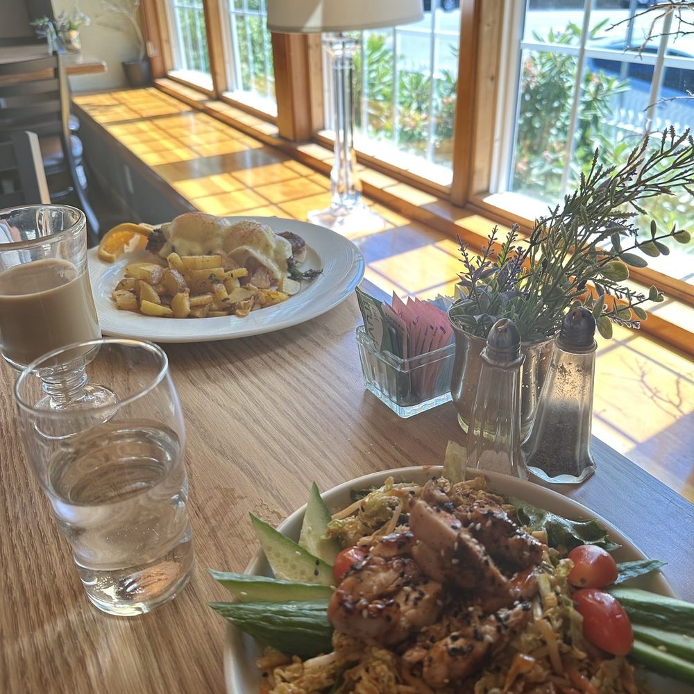 Lilys - Spicy Mongolian Chicken Salad and Short-Rib Benedict - New American Near Me - Mount Shasta, California Lilys - Spicy Mongolian Chicken Salad and Short-Rib Benedict - New American Near Me - Mount Shasta, California