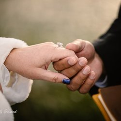 The Diamond Ring Co. - Professional photo on the wedding day