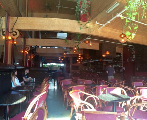Bar L'Barouf by null
