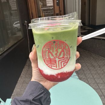 Taz Matcha - Strawberry matcha - Cafes Near Me - Seattle, Washington