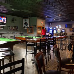 Bob McCullough's Pub & Billiards - Basic bar but friendly service